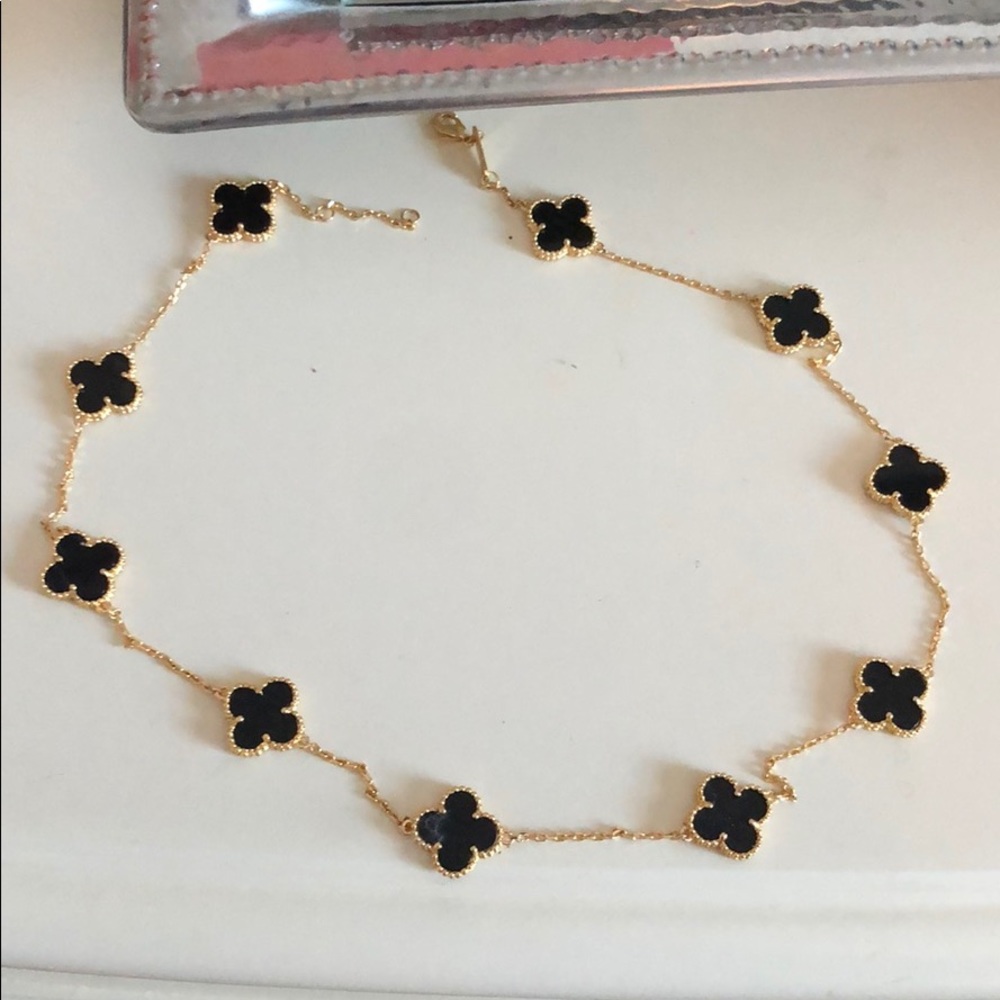 Clover leaf necklace